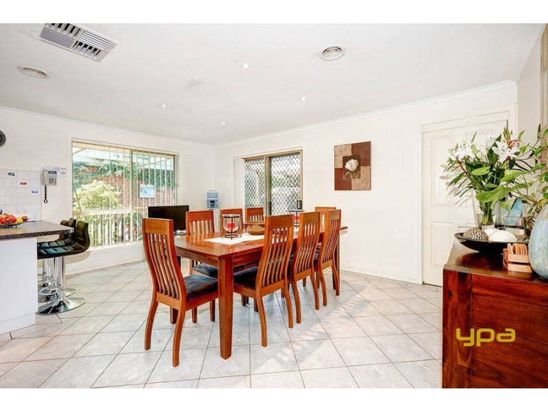 4 Raine Court, Delahey VIC 3037