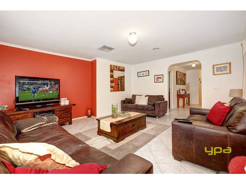 4 Raine Court, Delahey VIC 3037