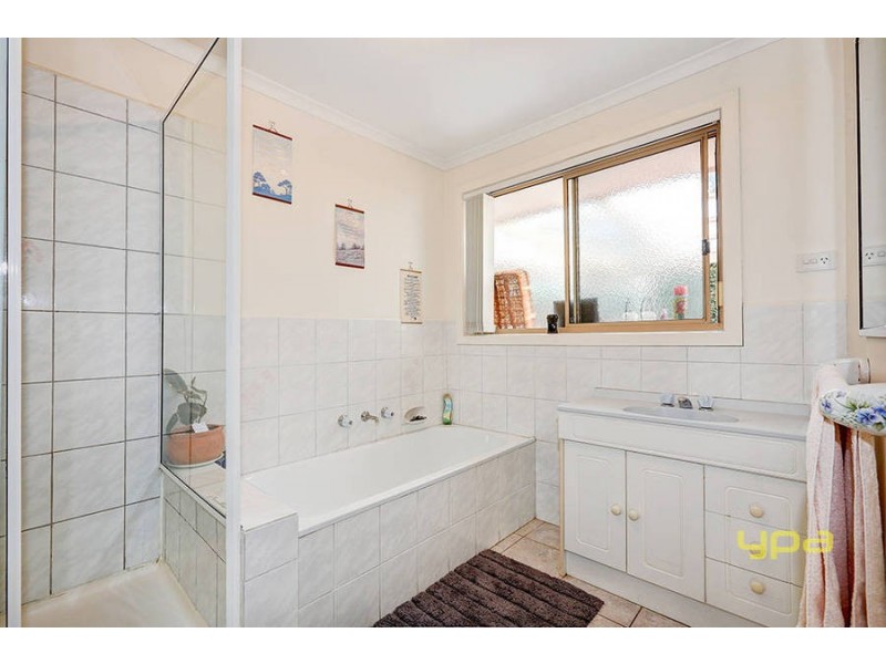 4 Raine Court, Delahey VIC 3037