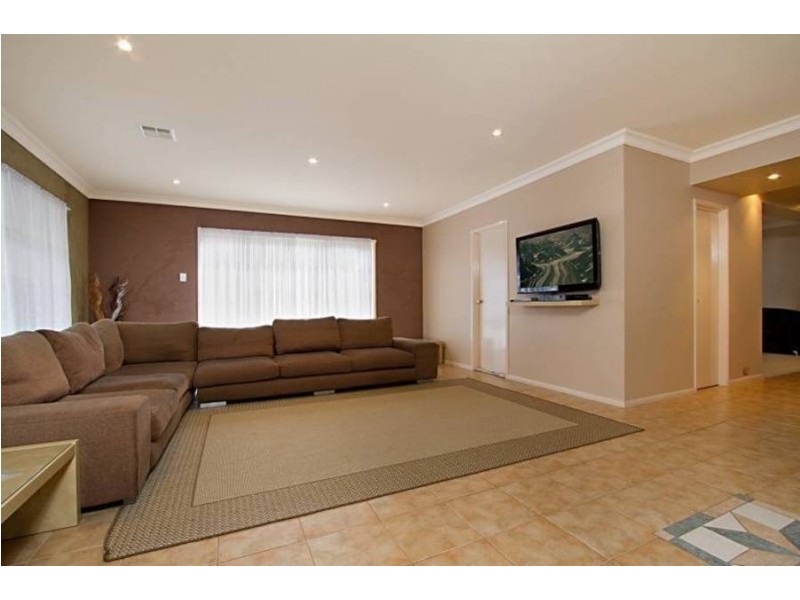 15 Martens Court, Taylors Lakes VIC 3038