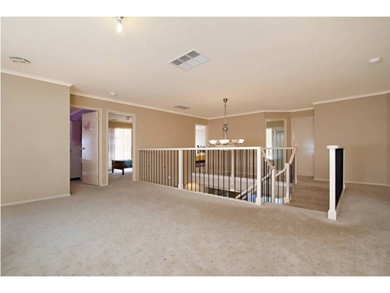 15 Martens Court, Taylors Lakes VIC 3038