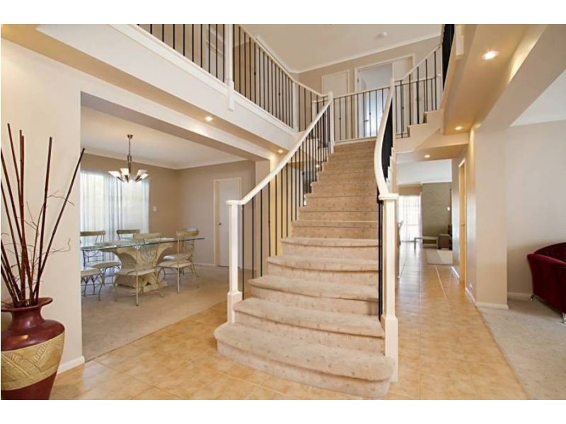 15 Martens Court, Taylors Lakes VIC 3038