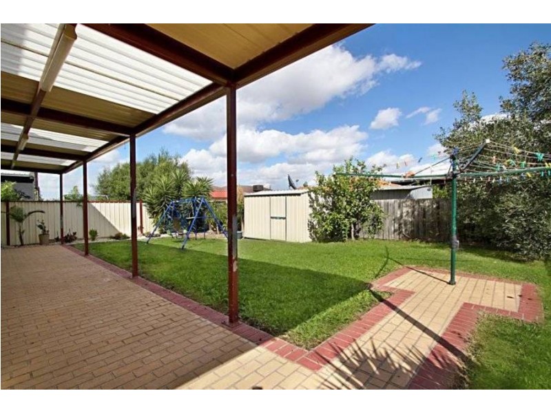 15 Martens Court, Taylors Lakes VIC 3038