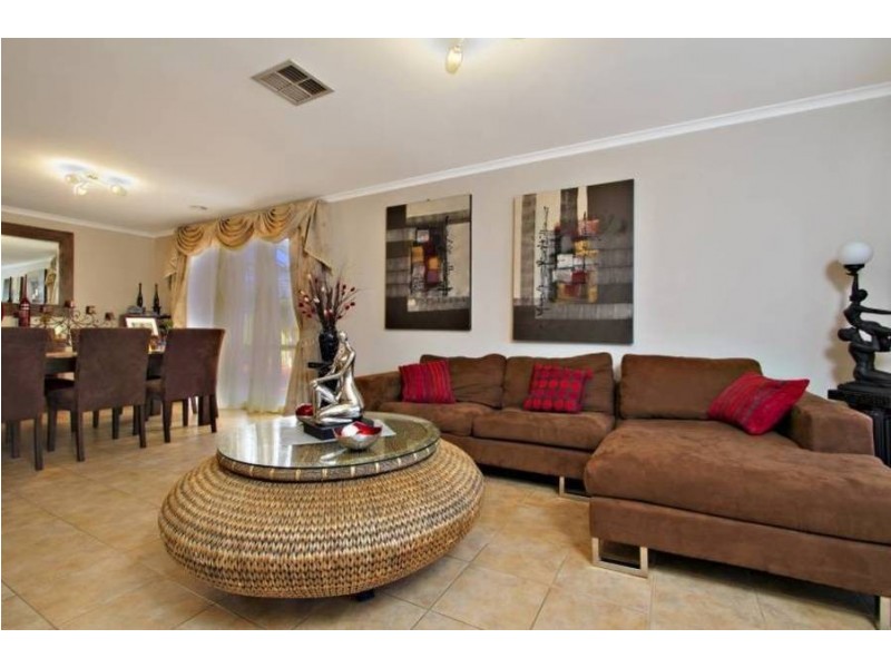 24 Graman Way, Taylors Hill VIC 3037