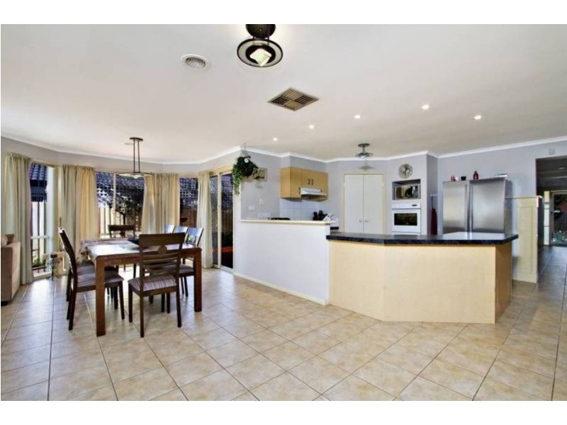 24 Graman Way, Taylors Hill VIC 3037