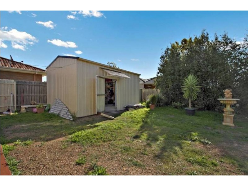 24 Graman Way, Taylors Hill VIC 3037