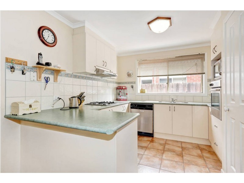 16  Flagstaff Lane, Taylors Hill VIC 3037