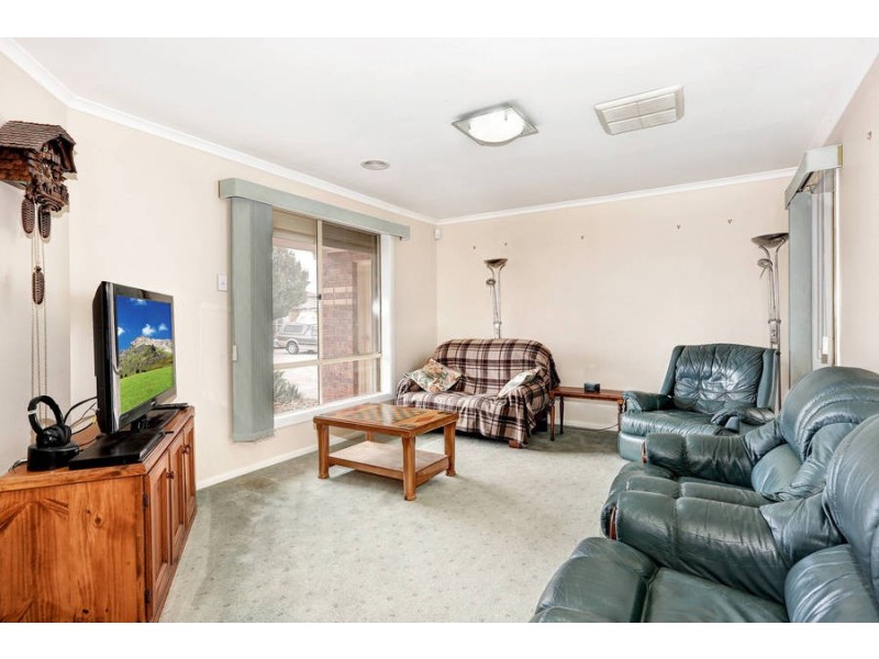 16  Flagstaff Lane, Taylors Hill VIC 3037