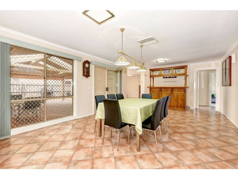 16  Flagstaff Lane, Taylors Hill VIC 3037