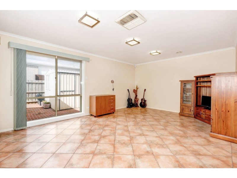 16  Flagstaff Lane, Taylors Hill VIC 3037