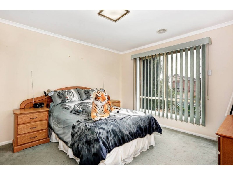 16  Flagstaff Lane, Taylors Hill VIC 3037