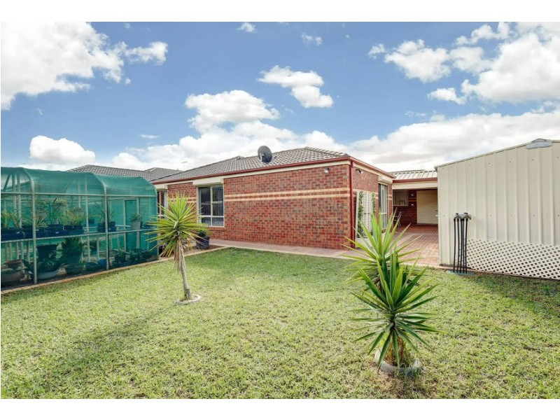16  Flagstaff Lane, Taylors Hill VIC 3037