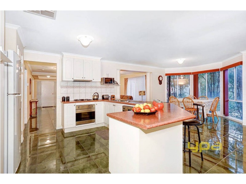 14 Thomson Way, Taylors Hill VIC 3037