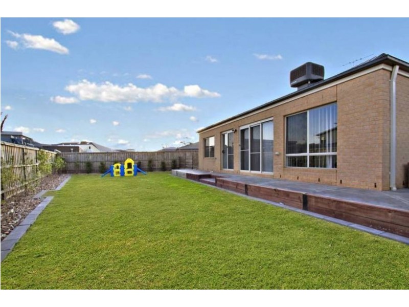 12 Cavenagh Terrace, Taylors Hill VIC 3037