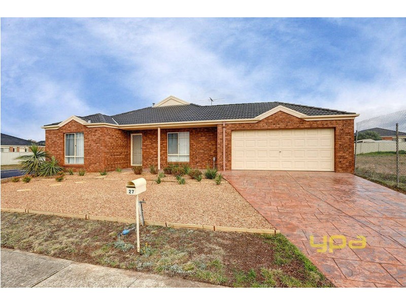 27 Glenelg Blvd, Taylors Hill VIC 3037