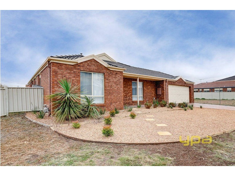 27 Glenelg Blvd, Taylors Hill VIC 3037