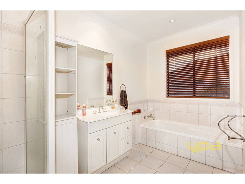 6 Orchid Square, Sydenham VIC 3037