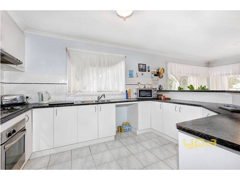 2 Avoca Place, Taylors Hill VIC 3037