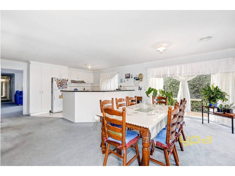 2 Avoca Place, Taylors Hill VIC 3037