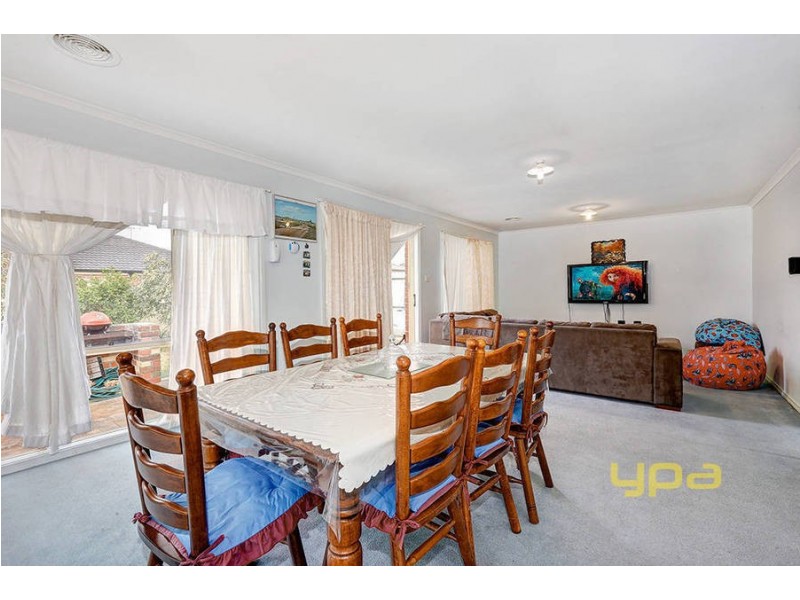 2 Avoca Place, Taylors Hill VIC 3037