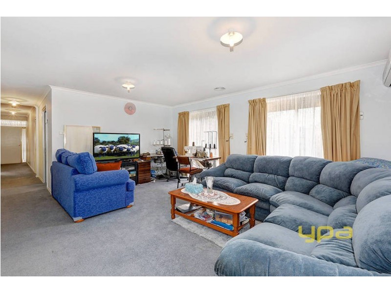 2 Avoca Place, Taylors Hill VIC 3037