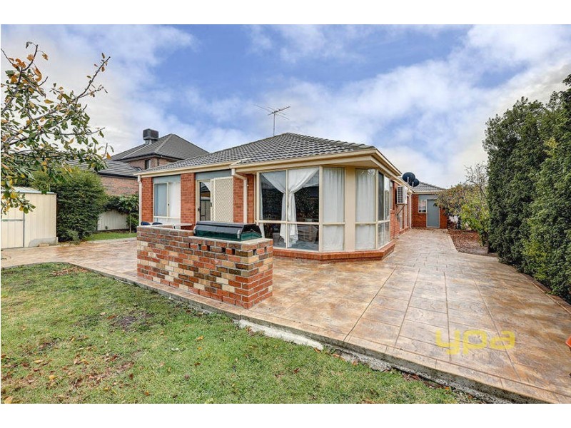 2 Avoca Place, Taylors Hill VIC 3037