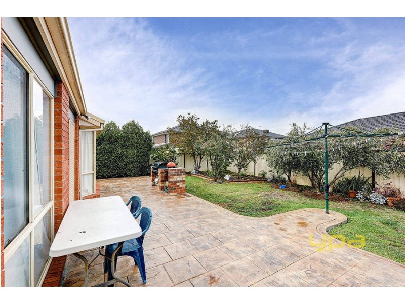 2 Avoca Place, Taylors Hill VIC 3037