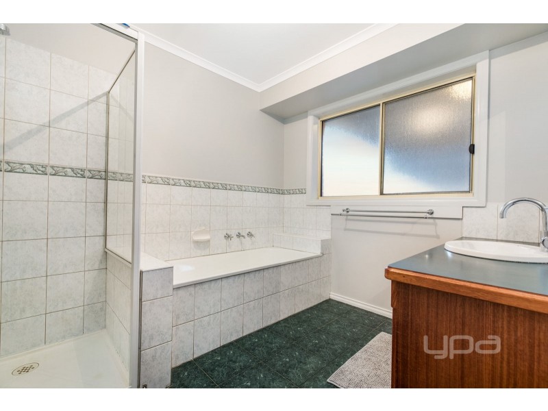 44 Catherine Drive, Hillside VIC 3037