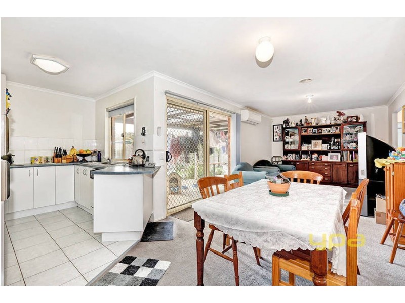 8 Brindalee Way, Hillside VIC 3037