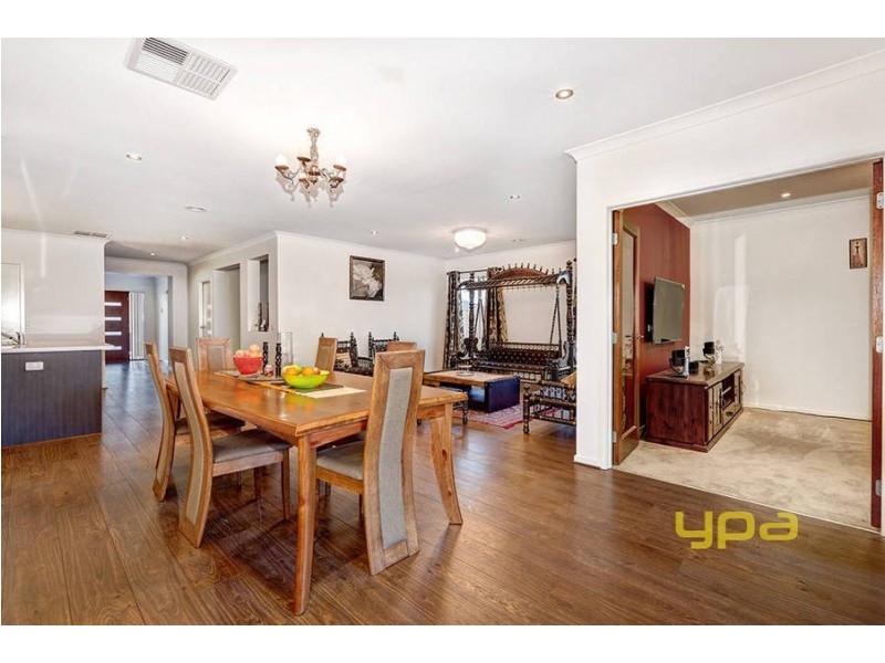 3 Shadforth Close, Taylors Hill VIC 3037