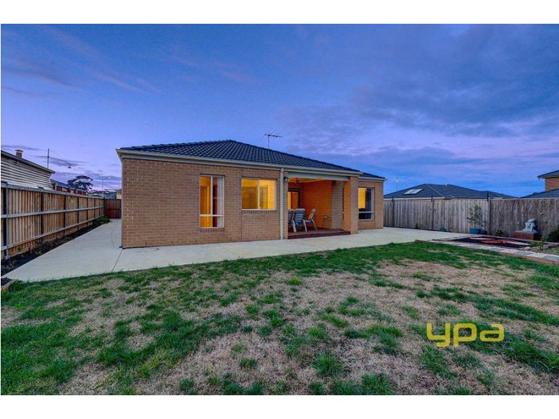 3 Shadforth Close, Taylors Hill VIC 3037