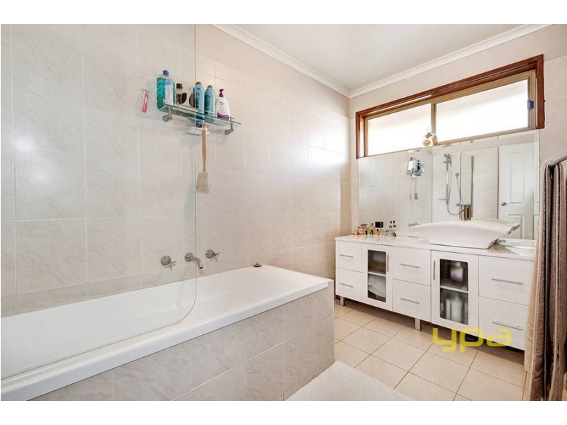 13 Pageant Walk, Kings Park VIC 3021