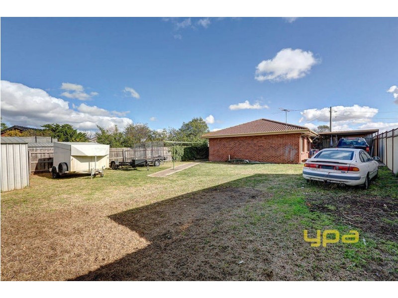 13 Pageant Walk, Kings Park VIC 3021