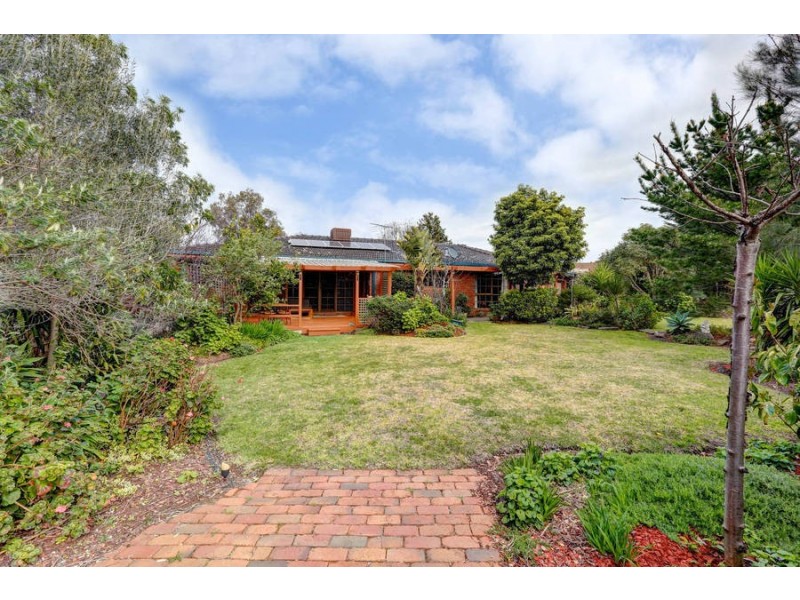 11 Rotoroa Court, Taylors Lakes VIC 3038