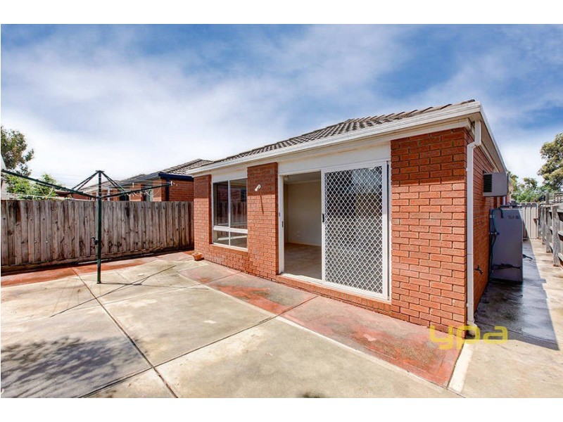 4/21 Patonga Drive, Delahey VIC 3037