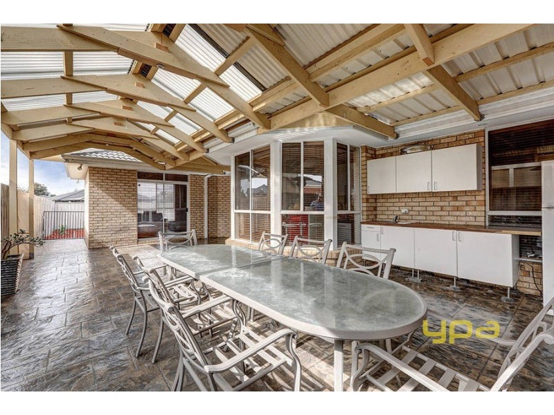 12 Ozzimo Drive, Hillside VIC 3037