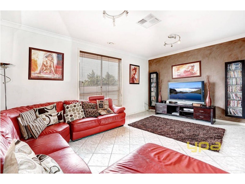 12 Ozzimo Drive, Hillside VIC 3037