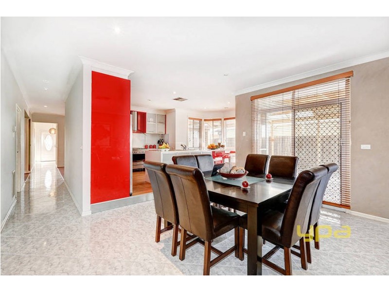 12 Ozzimo Drive, Hillside VIC 3037