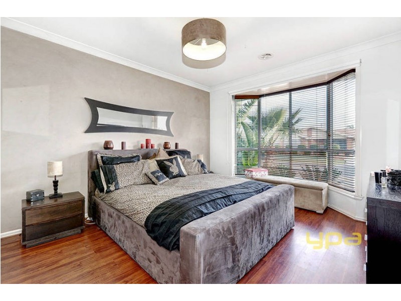 12 Ozzimo Drive, Hillside VIC 3037