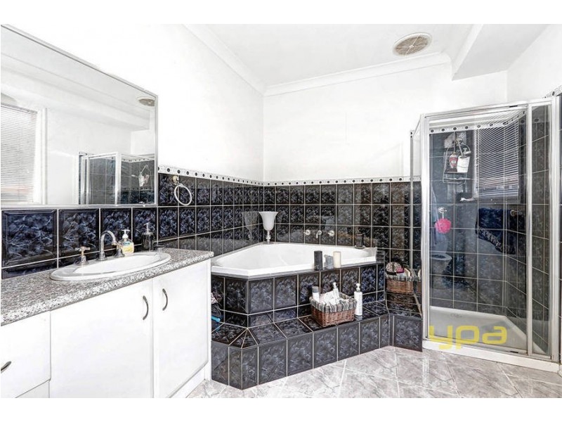 12 Ozzimo Drive, Hillside VIC 3037