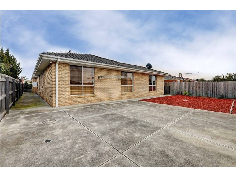 12 Ozzimo Drive, Hillside VIC 3037