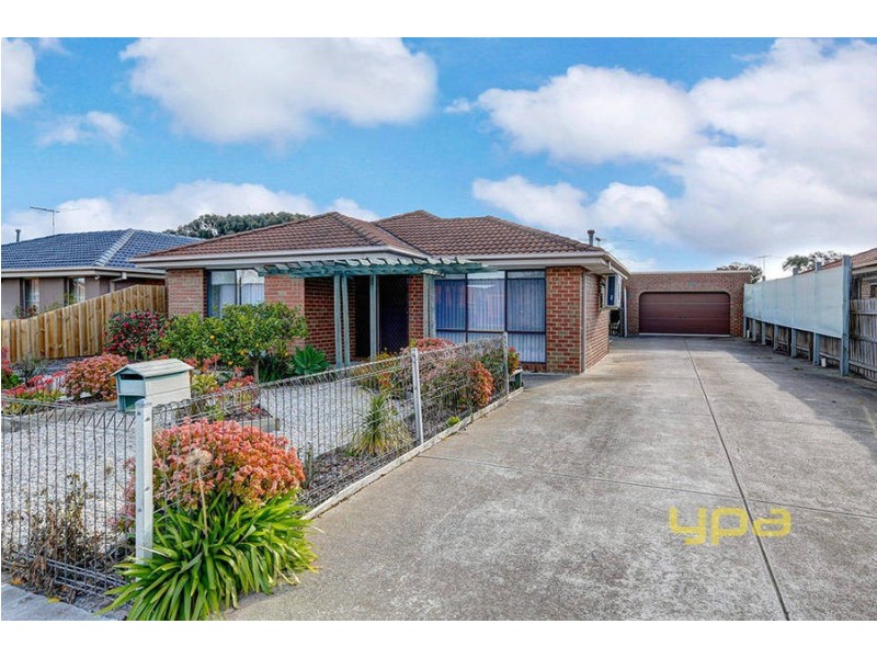 33 Yeats Drive, Delahey VIC 3037