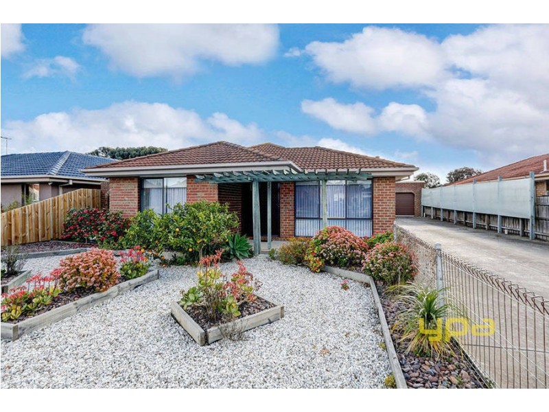 33 Yeats Drive, Delahey VIC 3037