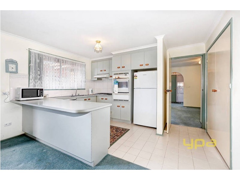 33 Yeats Drive, Delahey VIC 3037