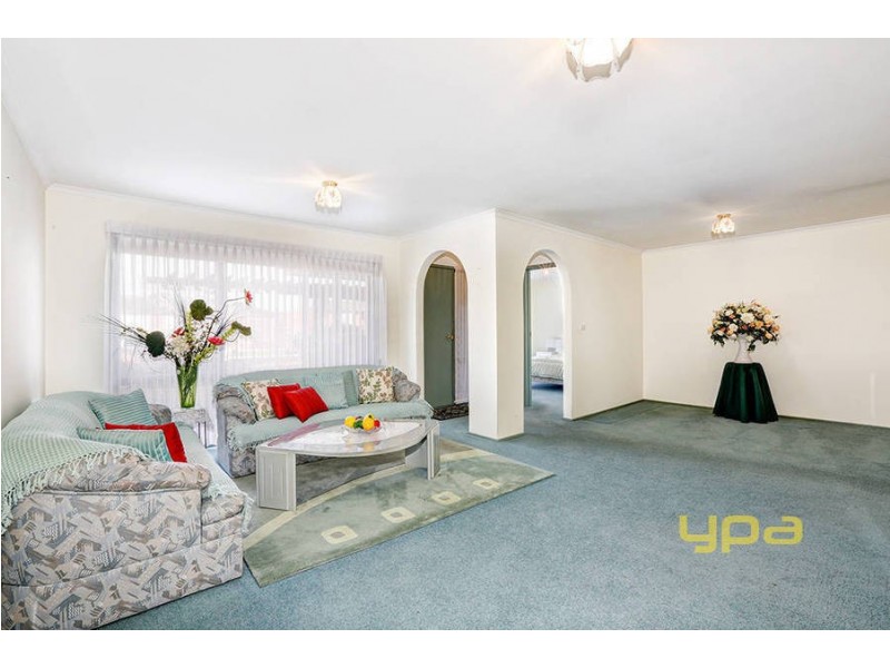 33 Yeats Drive, Delahey VIC 3037