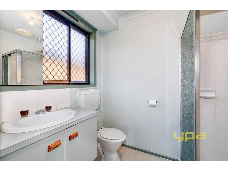 33 Yeats Drive, Delahey VIC 3037