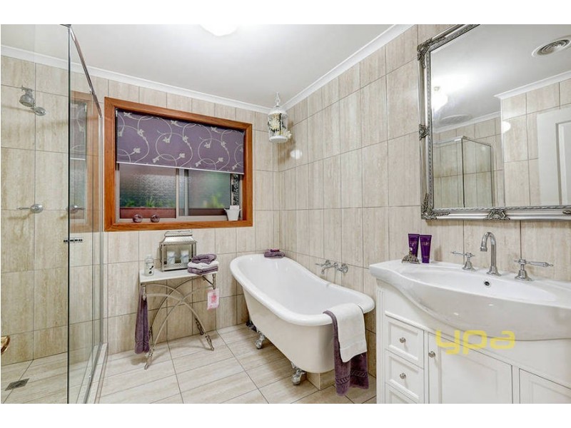 13 Ketwick Court, Sydenham VIC 3037