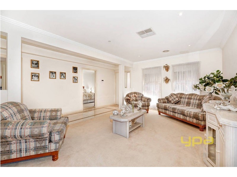 5 Edward Court, Taylors Hill VIC 3037