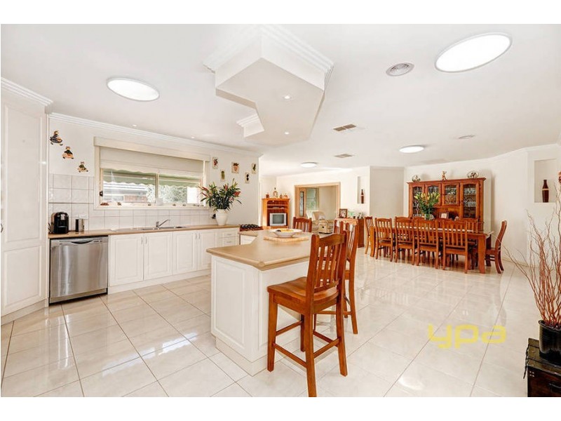 5 Edward Court, Taylors Hill VIC 3037