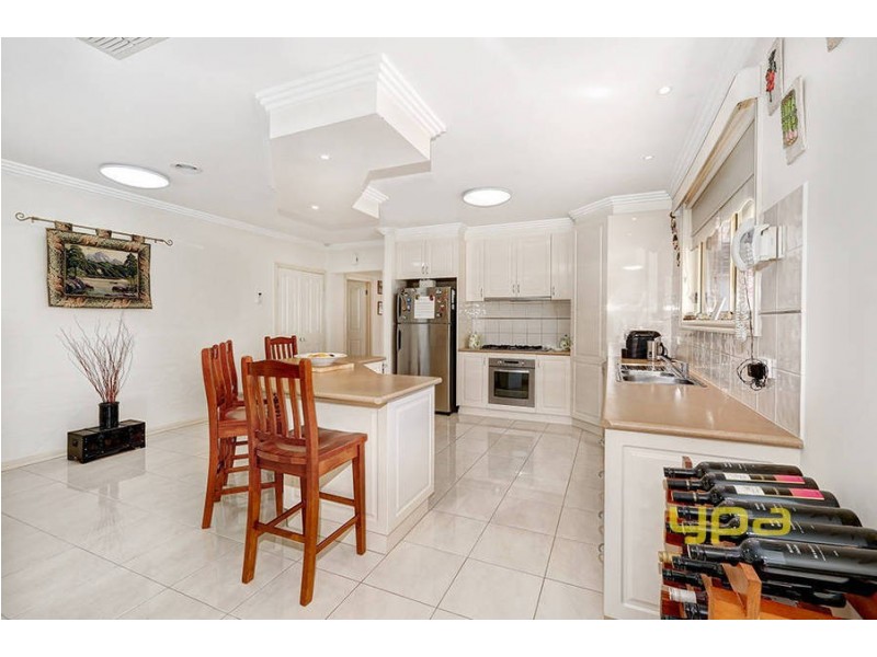 5 Edward Court, Taylors Hill VIC 3037